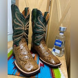 Vintage Roberts Bulldog Hand Tooled 10.5